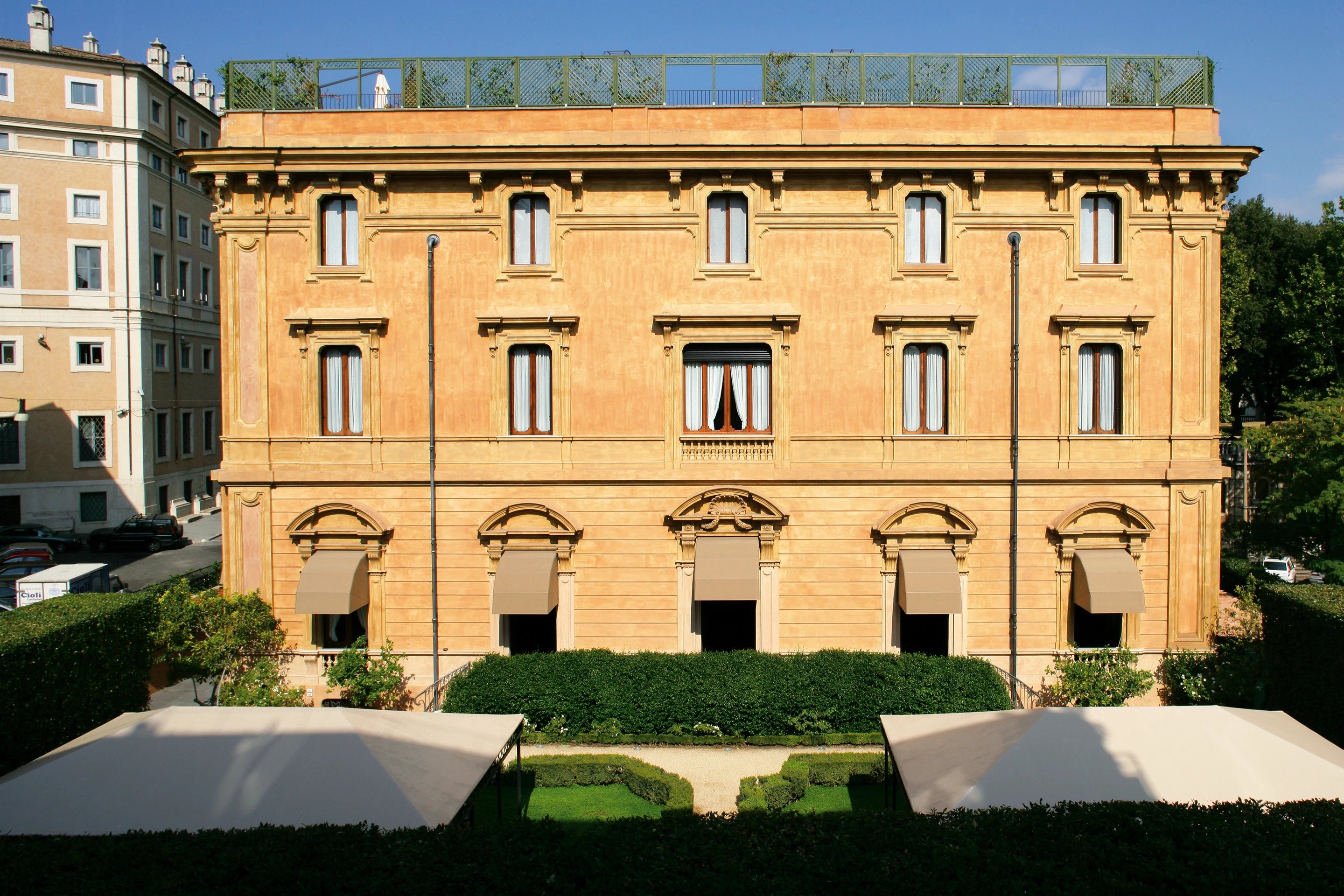 Luxury hotel Villa Spalletti Trivelli 5 stars Roma Italia inside Facade with a courtyard